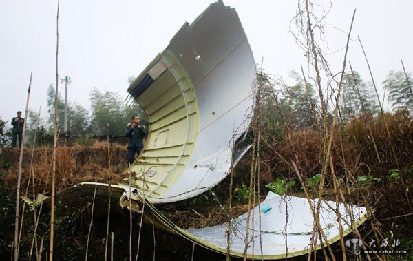 江西遂川：中国“高分四号”卫星整流罩残骸坠落