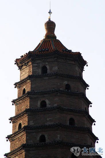 塔为楼阁式八角形砖木结构