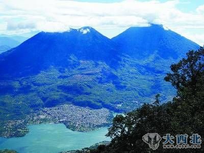 危地马拉阿蒂特兰 山水相连景色非凡(组图)