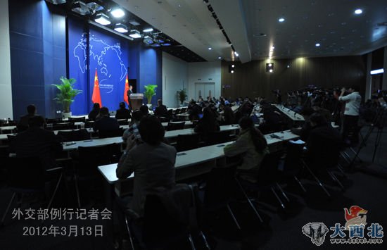 2012年3月13日，外交部发言人刘为民主持例行记者会。 
