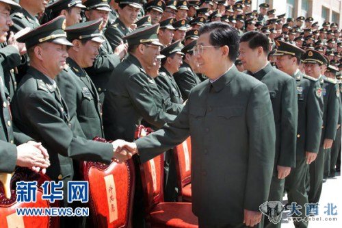 胡锦涛会见北京军区第十次党代会代表（图）