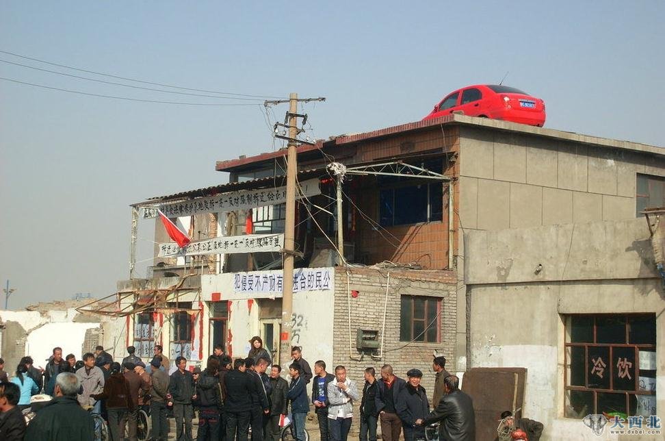 2010年3月26日，内蒙古乌海市“最牛钉子户”