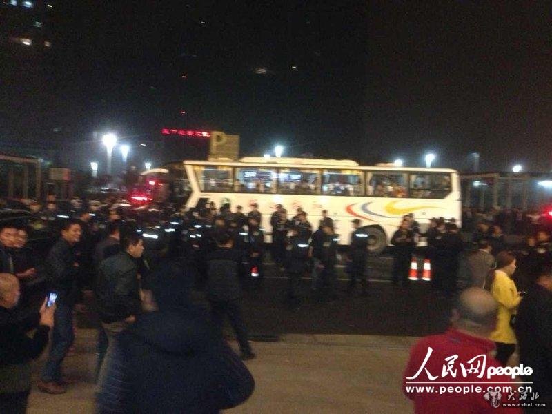 高清：郑州知名夜总会疑涉黄被大批警力包围