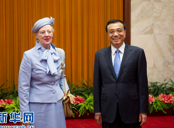 4月25日，国务院总理李克强在北京人民大会堂会见丹麦女王玛格丽特二世。新华社记者 谢环驰 摄