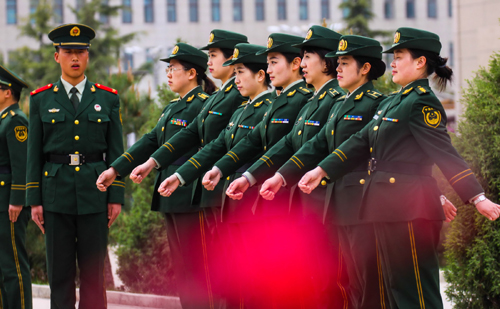 武警甘肃省森林总队：机关干部集结训练场