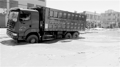 马秦公路车辆屡被“坑”